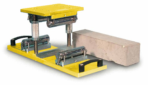 CONCRETE BEAM TEST APPARATUS